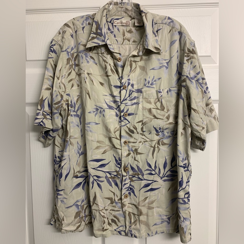Caribbean 100% Silk Shirt Size L Short Sleeve Button up Tropical Pattern‎